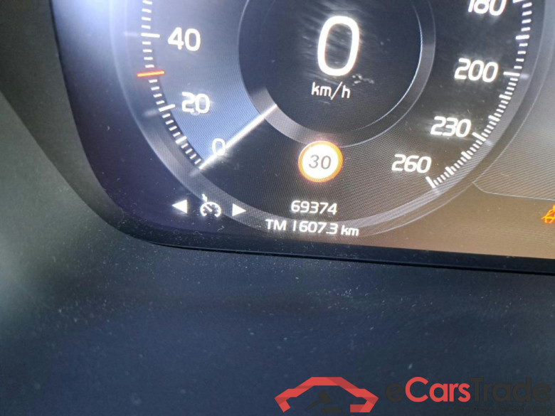 VOLVO XC40 / 2017 / 5P / todoterreno 1.5 T2 Momentum Core #5