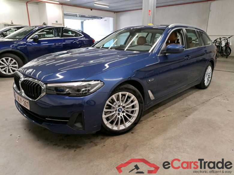 BMW - BMW 5 TOURING 520eA 204PK Business Edition Pack Driving Assistant Towing Hook Pano Roof * HYBRID *
