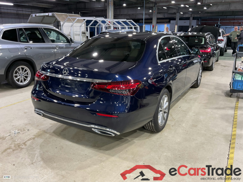 MERCEDES-BENZ E-CLASS BERLINE 1.6 E 200 D AUTO #4