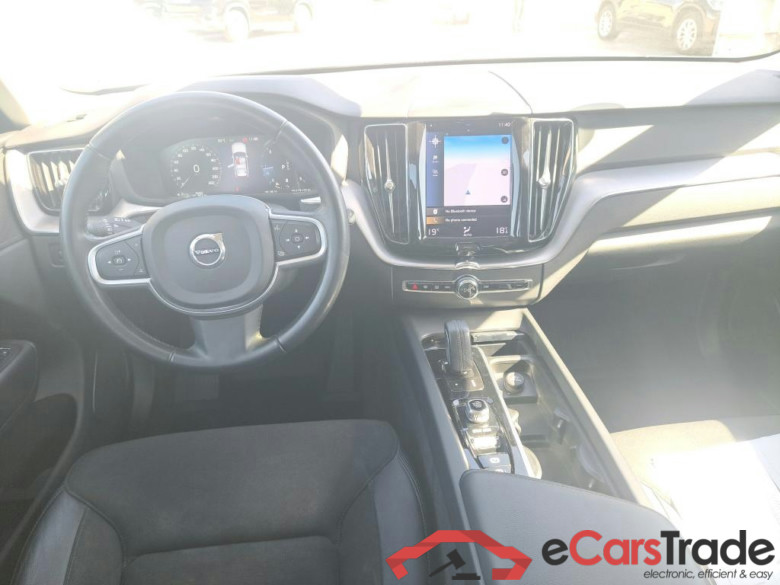 VOLVO XC60 / 2017 / 5P / todoterreno 2.0 B4 D AWD Momentum Pro Auto #3