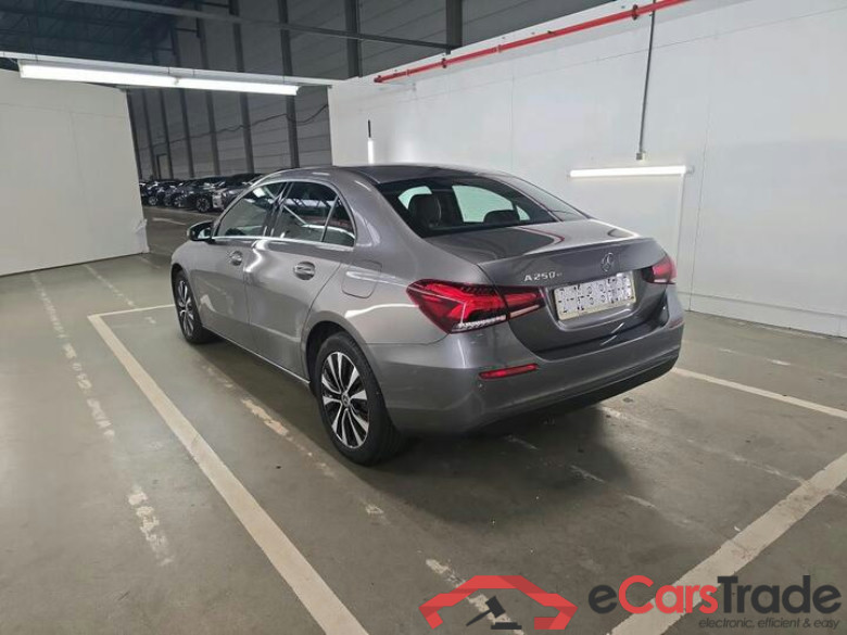 Mercedes A-Klasse Limousine A-Klasse Limousine A 250e Business Solution (PHEV) 160kW/218pk  4D/P Auto-8 #3