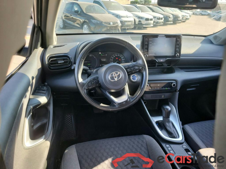 TOYOTA Yaris / 2020 / 5P / berlina con portón 1.5 120H Active Tech #3