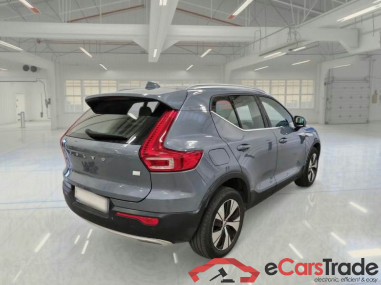 VOLVO XC40 / 2017 / 5P / SUV T5 PLUG-IN HYBRID AUTO RECH INSCRIP EXPR #2