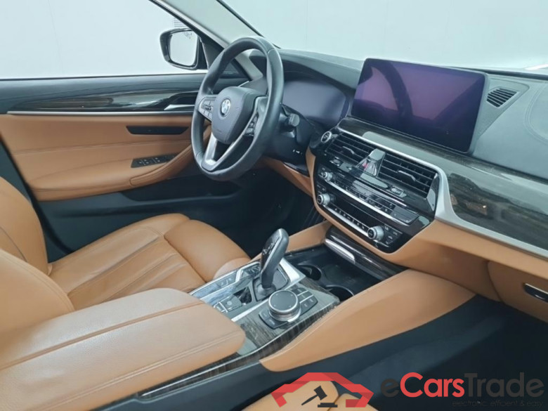 BMW 5-serie Touring 530e 5D 215kW #6