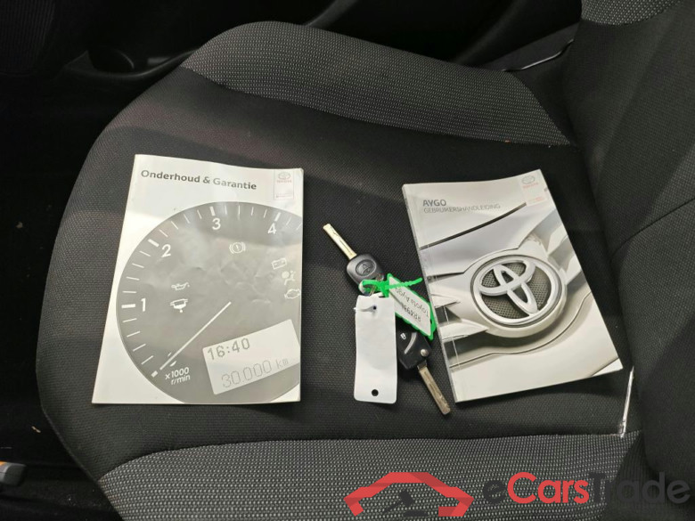Toyota AYGO 1.0 VVT-i x-fun 5d #4
