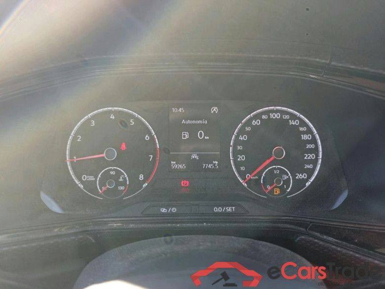 VOLKSWAGEN T-Cross / 2018 / 5P / todoterreno Advance 1.0 TSI 81kW (110CV) #4