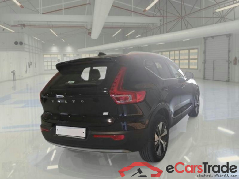 VOLVO XC40 / 2017 / 5P / SUV T5 Plug-in Hybrid auto Rech Inscrip Expr #2