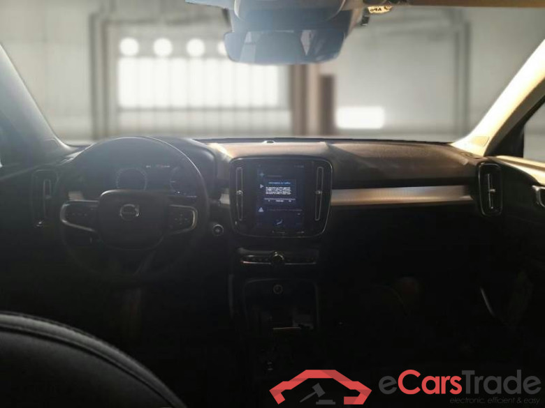 VOLVO XC40 / 2017 / 5P / SUV T5 Plug-in Hybrid auto Rech Inscrip Expr #3