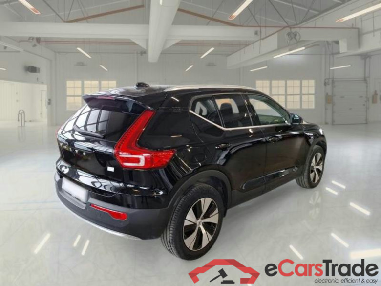 VOLVO XC40 / 2021 / 5P / SUV T4 Recharge Plug-in auto Essential #2