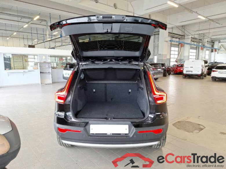 VOLVO XC40 / 2021 / 5P / SUV T4 Recharge Plug-in auto Essential #5