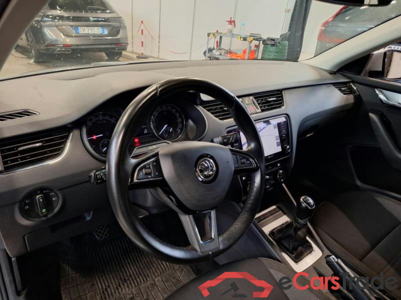 SKODA OCTAVIA / 2016 / 5P / STATION WAGON 1.6 TDI EXECUTIVE #3