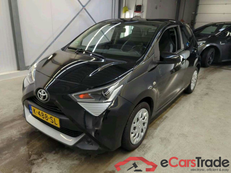 TOYOTA Aygo 1.0 VVT-i x-play #1