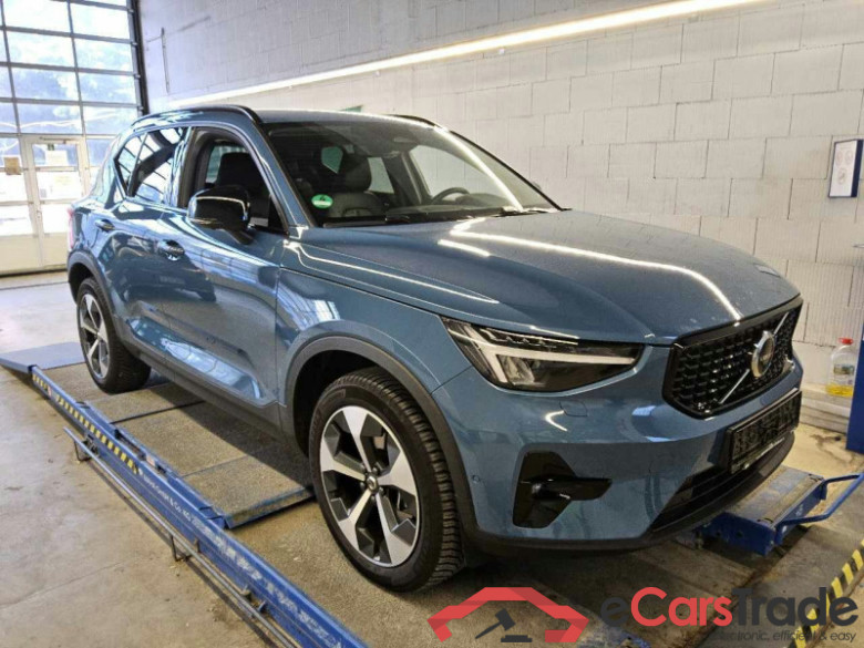Volvo XC40 (2017->) DE - SUV5 B4 2WD EU6d, Plus Dark, (Facelift) 2022 - 2024 #2