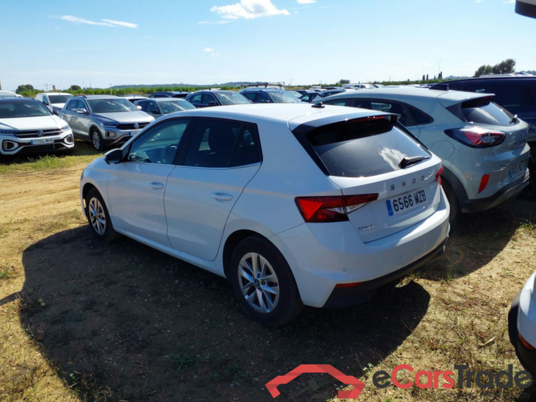 SKODA Fabia Fabia Selection 1.0 TSI 85kW (115CV) DSG 7 vel. Automático (Winterpack) #2