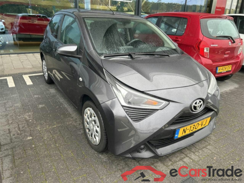 TOYOTA Aygo 1.0 VVT-i x-play #2