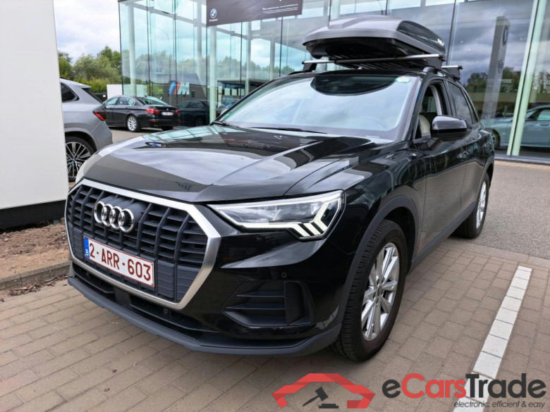 AUDI - AUD Q3 45 TFSI e 245PK S-Tronic Pack Platinum With Heated Seats & LED & APS Front & Rear & Surround Cameras & Pano Roof  * HYBRID *