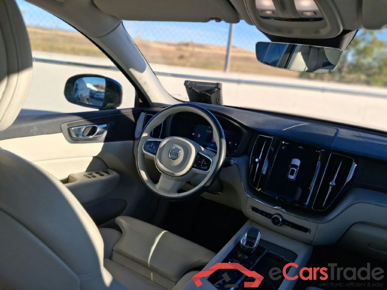 VOLVO XC60 / 2017 / 5P / todoterreno 2.0 B4 G Inscription Auto #3