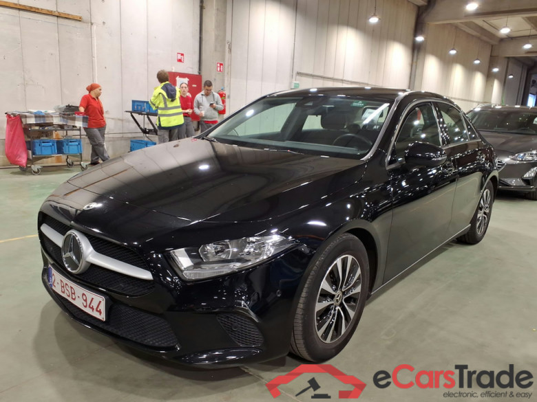 MERCEDES-BENZ A-CLASS 1.3 A 180 ESSENTIAL LINE DCT #1