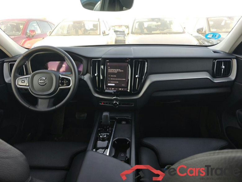 VOLVO XC60 / 2017 / 5P / todoterreno 2.0 T6 AWD Recharge Plus Dark Auto #3