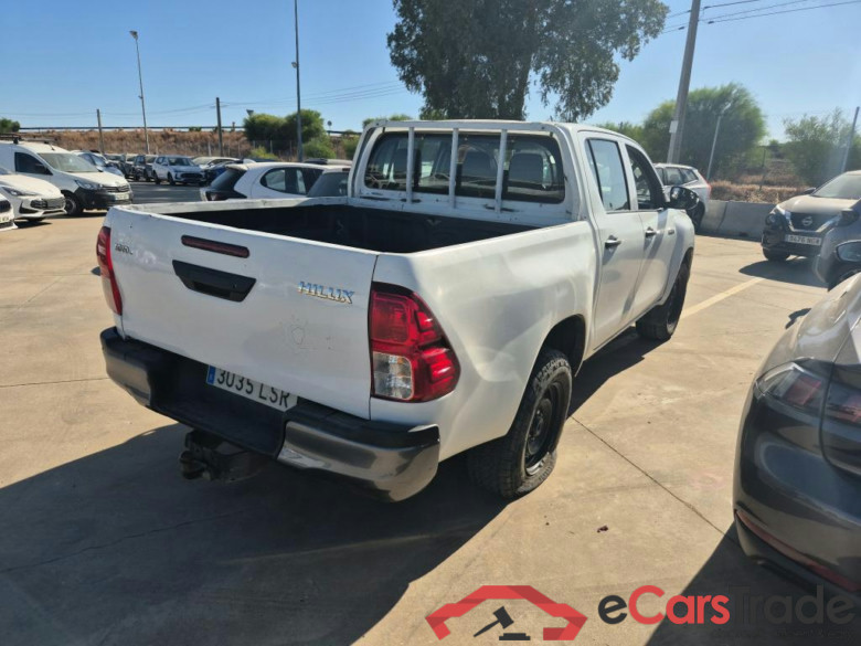 TOYOTA Hilux / 2020 / 4P / pickup 2.4 D-4D Cabina Doble GX #2