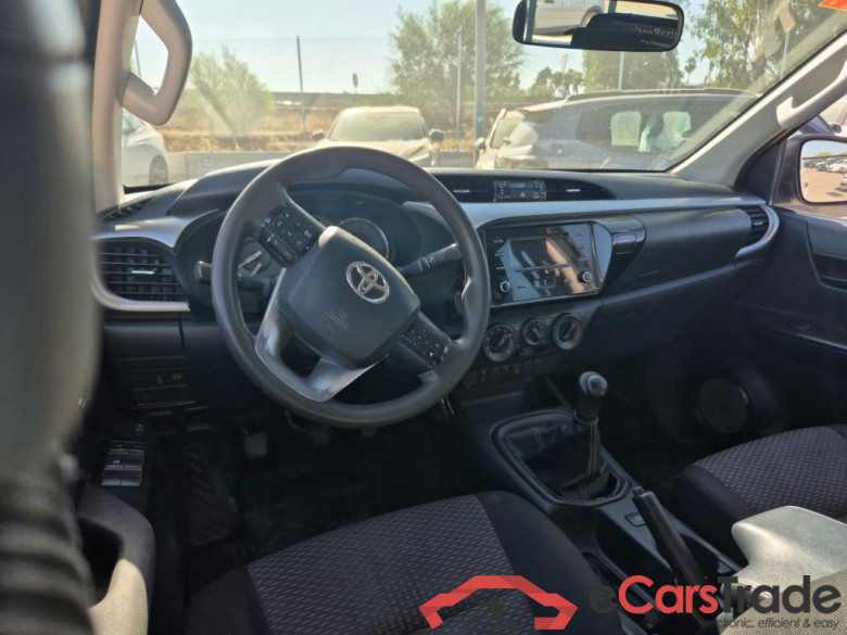 TOYOTA Hilux / 2020 / 4P / pickup 2.4 D-4D Cabina Doble GX #3