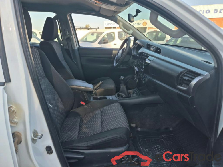 TOYOTA Hilux / 2020 / 4P / pickup 2.4 D-4D Cabina Doble GX #6
