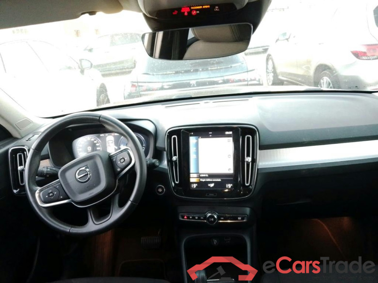 VOLVO XC40 / 2017 / 5P / todoterreno 1.5 T4 Twin Recharge R-Design Exp Auto #3