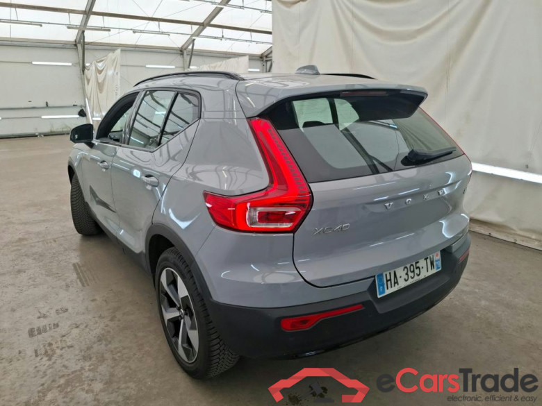 VOLVO XC40 / 2022 / 5P / SUV B3 163 DCT 7 Ultra #2