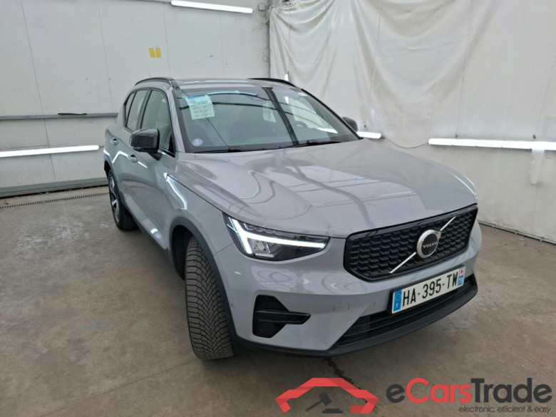 VOLVO XC40 / 2022 / 5P / SUV B3 163 DCT 7 Ultra #4