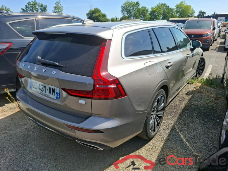 VOLVO V60 / 2018 / 5P / Break Recharge T6 340 GT 8 Business Executive #3