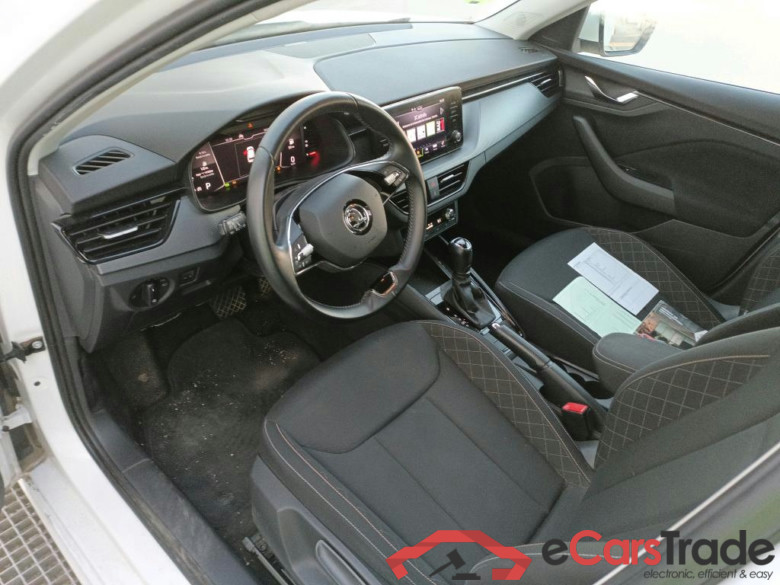 SKODA Kamiq / 2019 / 5P / todoterreno 1.0 TSI 81kW (110CV) DSG Ambition (CX) #3