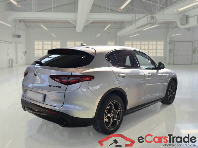 ALFA ROMEO STELVIO / 2017 / 5P / SUV 2.2 TURBO DIESEL 190CV SPRINT AT8 Q4 #2
