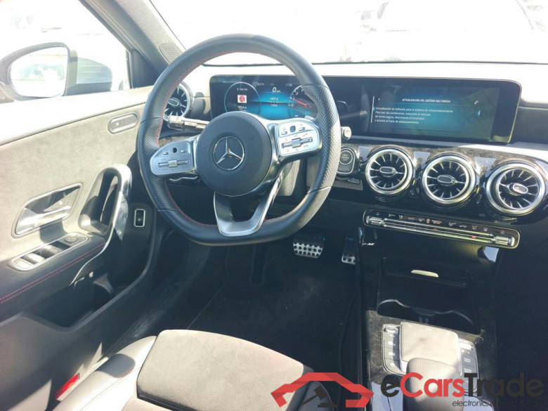 MERCEDES-BENZ Clase A / 2018 / 5P / berlina con portón A 250 e #3
