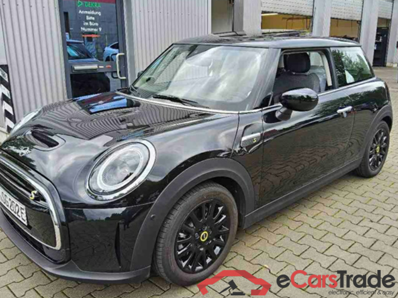 MINI MINI Cooper SE Essential Trim 3d 135kW #1