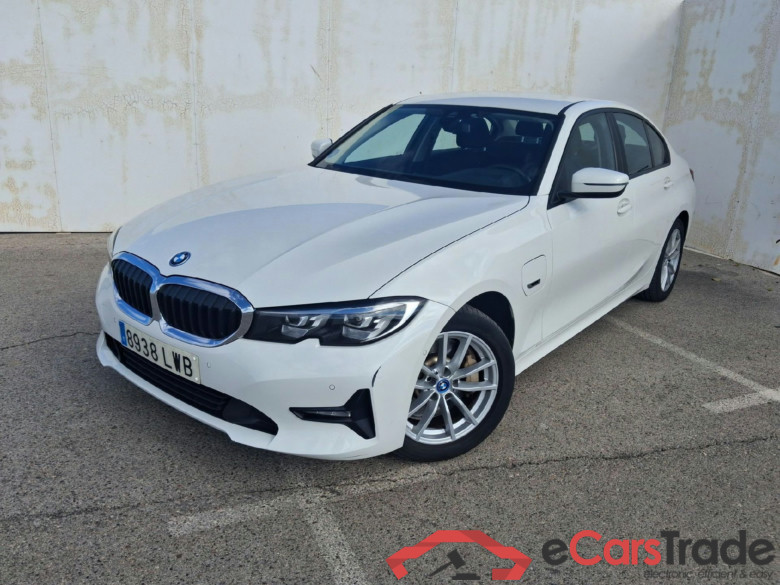 BMW Serie 3 / 2018 / 4P / sedán 330e