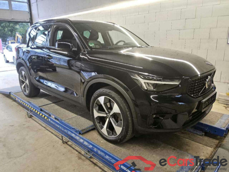 Volvo XC40 (2017->) DE - SUV5 B4 2WD EU6d, Plus Dark, (Facelift) 2022 - 2024 #2