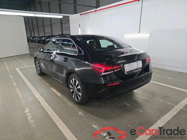Mercedes A-Klasse Limousine A-Klasse Limousine A 250 e Business Line (PHEV) 160kW/218pk  4D/P Auto-7 #3