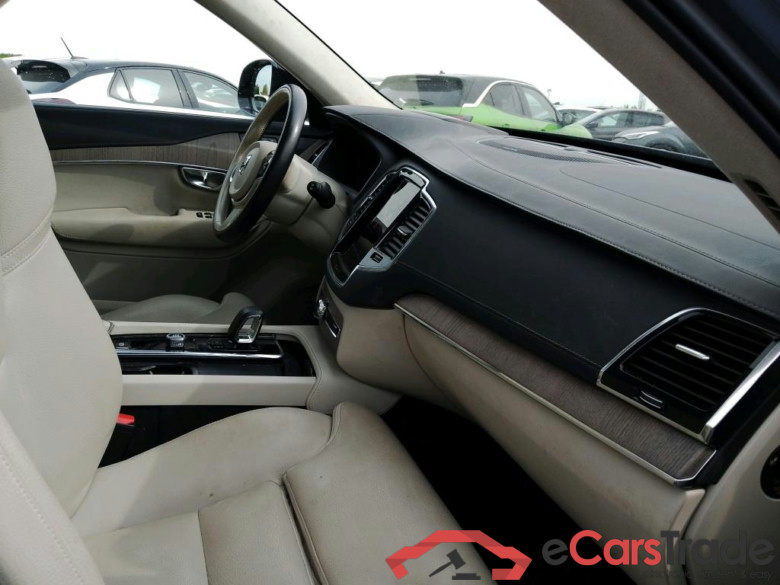 VOLVO XC90 / 2019 / 5P / todoterreno 2.0 T8 AWD Ultimate Dark Recharge Auto #6