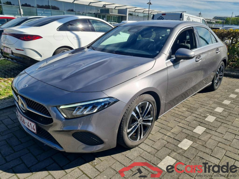 MERCEDES-BENZ A-CLASS LIMOUSINE 1.3 A 180 ESSENTIAL LINE DCT #1