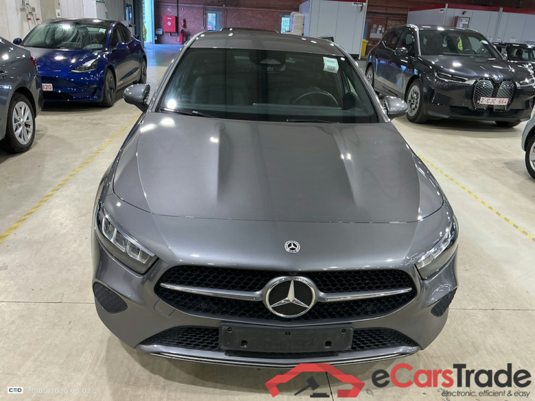 MERCEDES-BENZ A-CLASS LIMOUSINE 1.3 A 180 LUXURY LINE DCT #2
