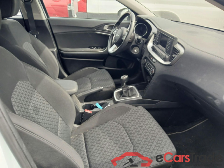 KIA Ceed / 2021 / 5P / berlina con portón 1.0 T-GDi 74kW (100CV) Concept #6