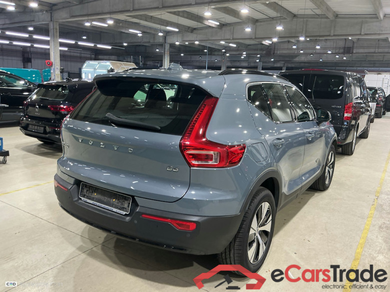 VOLVO XC40 2.0 B3 MHEV PLUS DARK DESIGN DCT #4