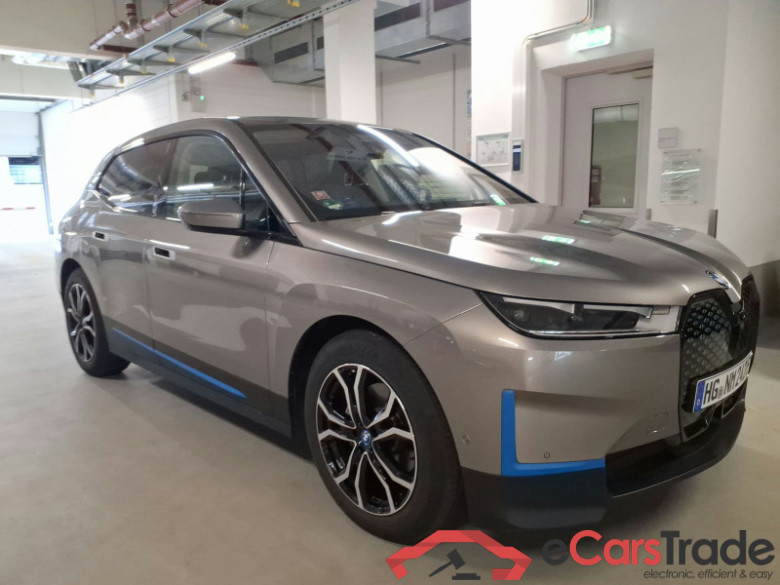 BMW iX  #1
