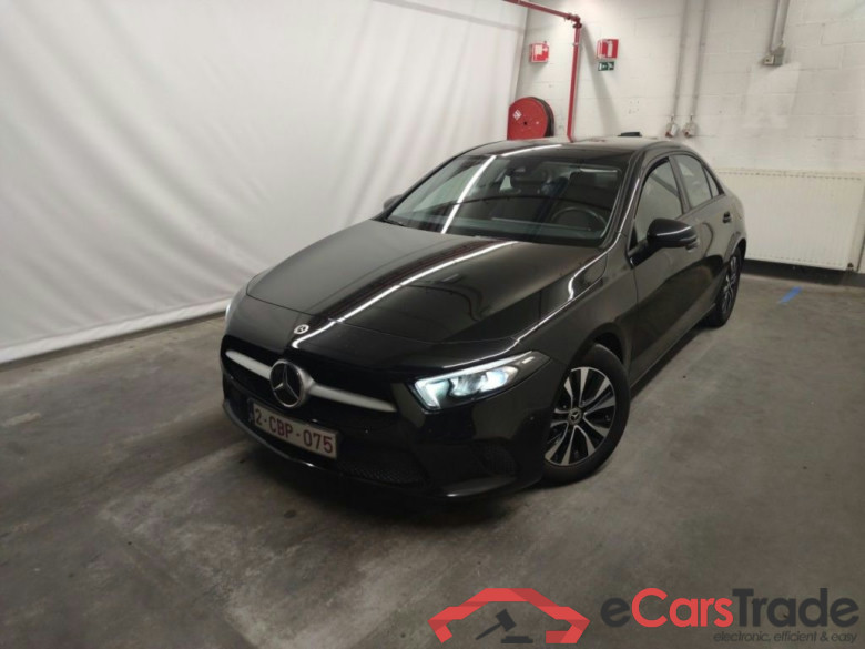 Mercedes-Benz A-Klasse Limousine A 180 Business Solution Essential Aut. 4d #1