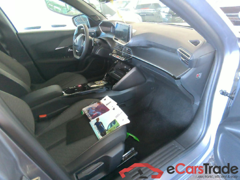 Peugeot 2008 Allure Hybrid 145 ch e-DCS6 #3