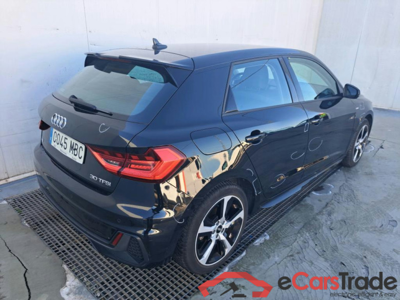 AUDI A1 / 2018 / 5P / berlina con portón Sportback Adrenalin 30 TFSI 81kW (110CV)(SP) #2