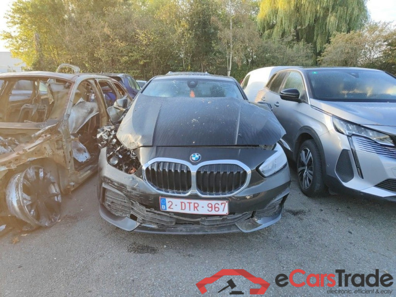 BMW 1 Reeks Hatch 118iA (100 kW) 5d !! damaged car !! #1