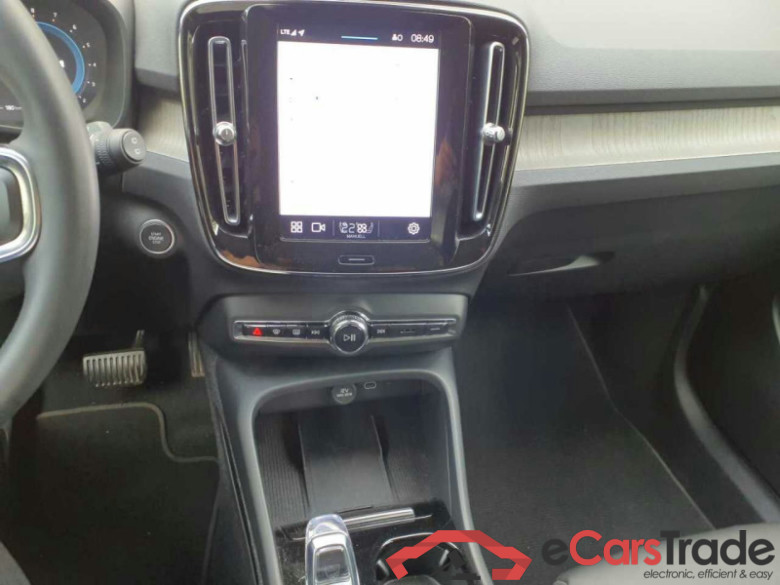 Volvo XC40 (2017->) DE - SUV5 B4 2WD EU6d, Plus Dark, (Facelift) 2022 - 2024 #6