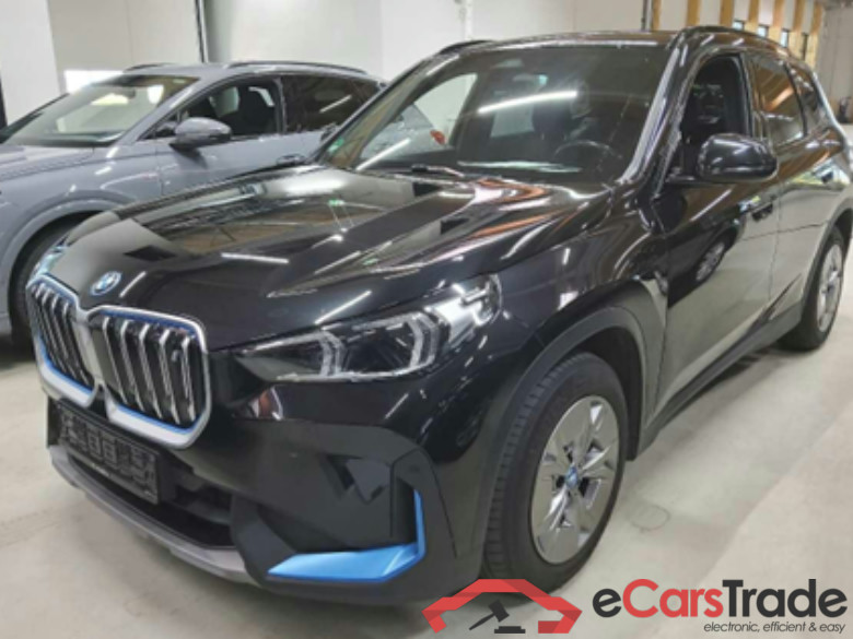 iX1 30 xDrive 64kWh
