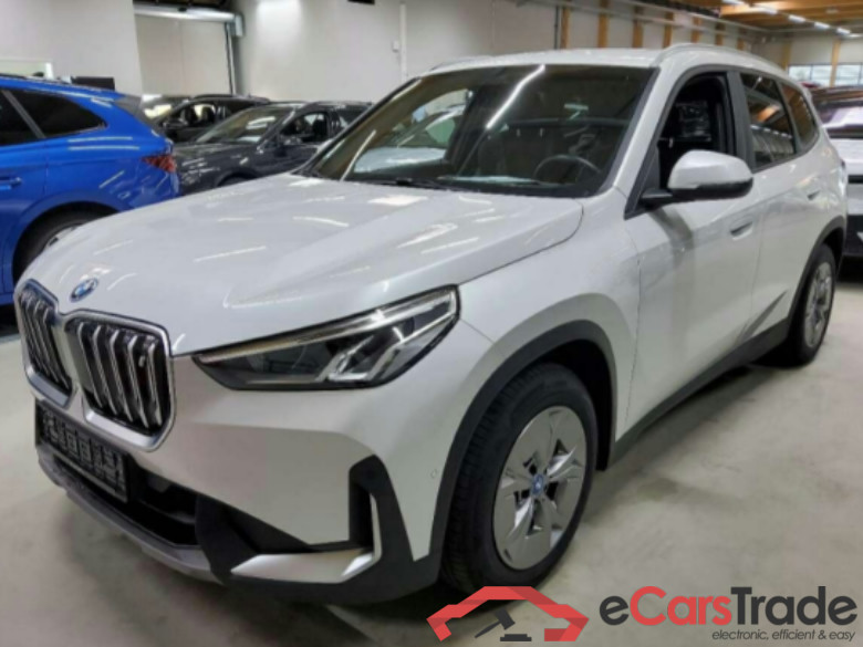 iX1 30 xDrive 64kWh